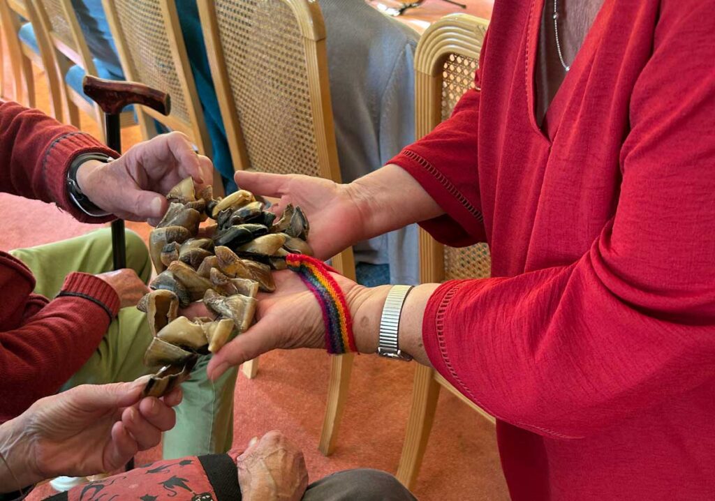 Après-midi sud américaine aux Hespérides, les sabots de chèvre qui servent ici de percussions
