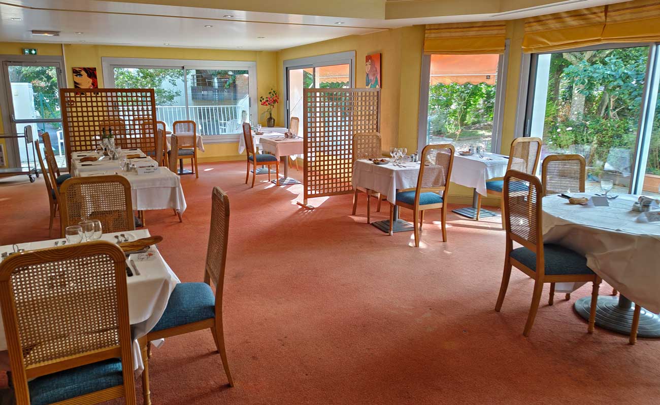 Restaurant de la Résidence services Seniors à Lorient © Lucas BORNE
